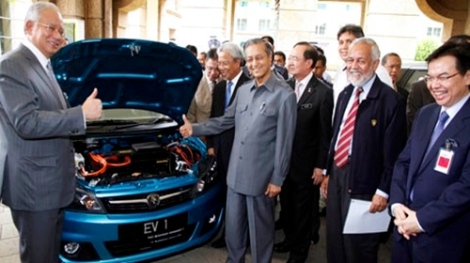 Good times. The endorse for Proton Saga. Today, TV3 says many taxi drivers are angry with this model